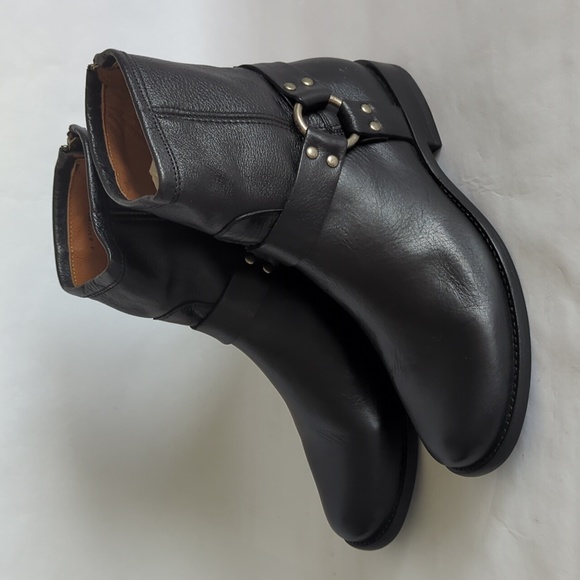 Boots - Picture 2 of 12